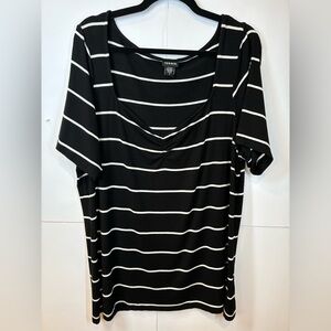 Torrid Size 3 (3X) Black White Striped Ruched Sweetheart Neck Short Sleeve Top